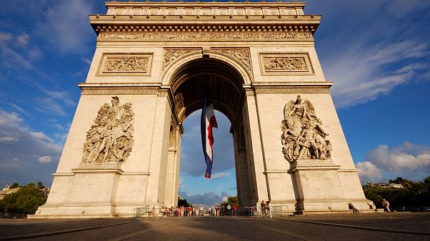 FEMEN de Paris'te: 'Barış yanlısıymış gibi görünen gerçek diktatörler hoş geldiniz' FEMEN de Paris'te: 'Barış yanlısıymış gibi görünen gerçek diktatörler hoş geldiniz'