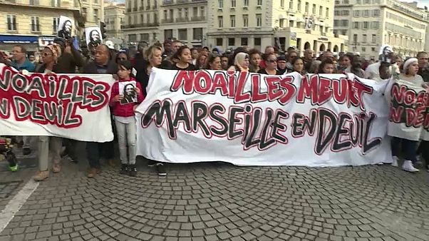 Тысячи марсельцев вышли на акцию протеста после обрушения жилых домов Тысячи марсельцев вышли на акцию протеста после обрушения жилых домов