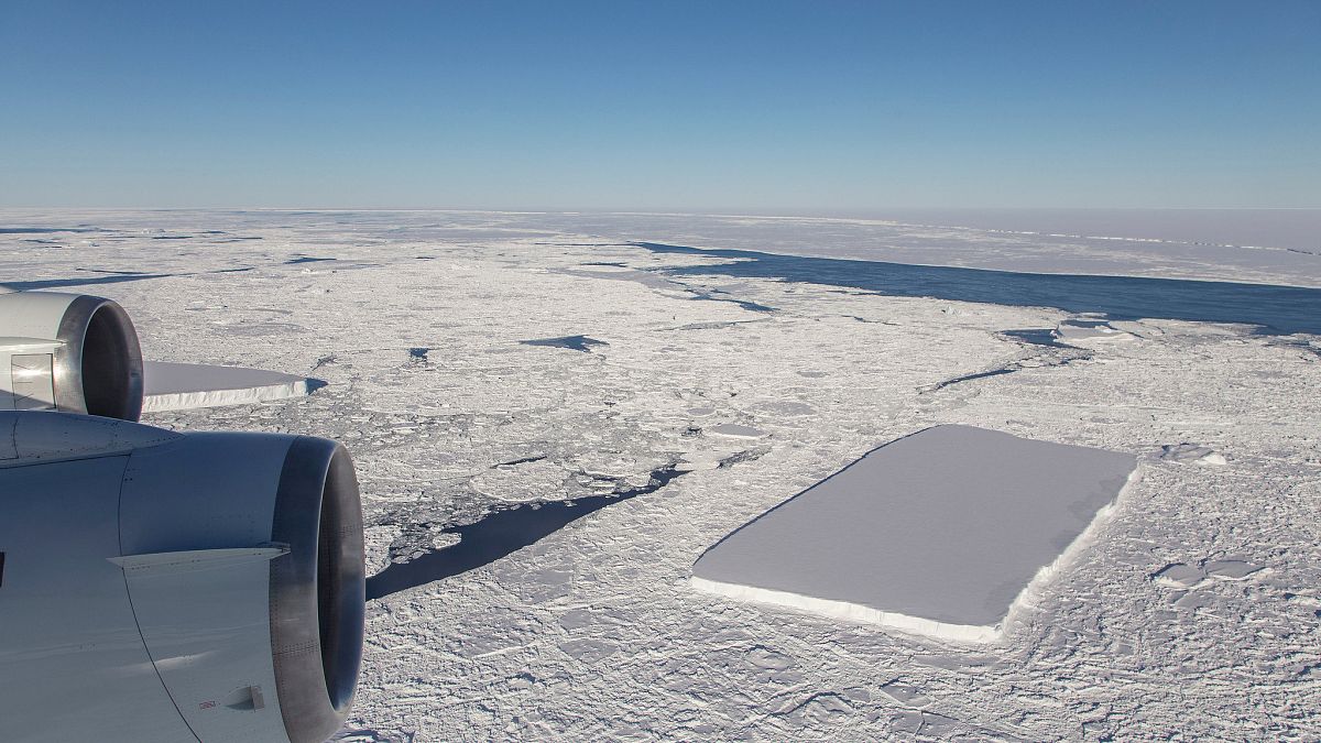 ناسا از کشف یک کوه یخی به اندازه سه برابر وسعت منهتن خبر داد