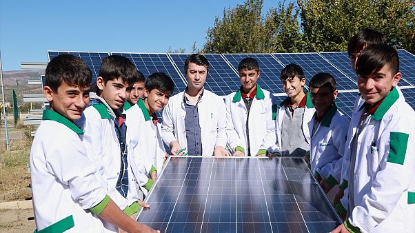 Bingöl'de bir lise enerjisinin yüzde 85'ini güneşten sağlıyor Bingöl'de bir lise enerjisinin yüzde 85'ini güneşten sağlıyor