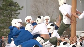 Késhegyre menő botaosi-meccs Japánban