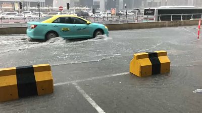 Intensas precipitaciones inundan Doha y paralizan Catar