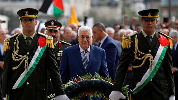 عباس يتوعد حماس ويتهمها بالتآمر لتعطيل قيام الدولة الفلسطينية عباس يتوعد حماس ويتهمها بالتآمر لتعطيل قيام الدولة الفلسطينية