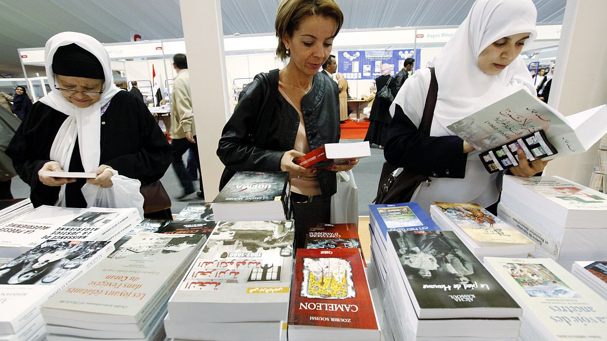 عدد زوار الصالون الدولي للكتاب بالجزائر تجاوز مليوني زائر