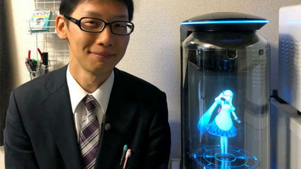 'Kanlı-canlı bir kadınla olmazdı' diyen Japon, hologram sevgilisiyle evlendi 'Kanlı-canlı bir kadınla olmazdı' diyen Japon, hologram sevgilisiyle evlendi