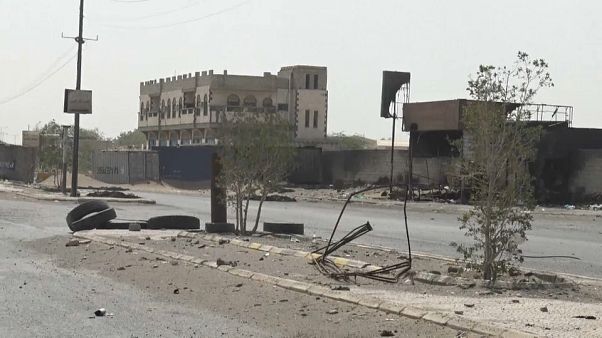 آثار القتال في مدينة الحديدة آثار القتال في مدينة الحديدة