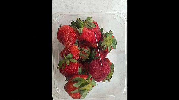 Detenida una mujer en Australia por insertar agujas dentro de fresas Detenida una mujer en Australia por insertar agujas dentro de fresas