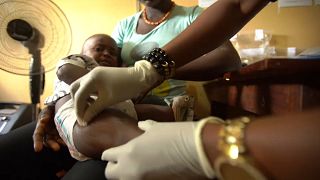  باحثون ومتطوعون يسابقون الزمن لاختبار لقاح للوقاية من الإيبولا