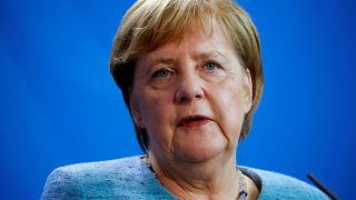Merkel garantiza su apoyo a Frankfurt para ampliar su posición como centro financiero tras el Brexit