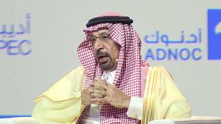 السعودية ستخفض امداداتها النفطية الشهر القادم