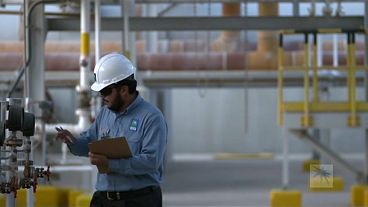 Arábia Saudita aponta necessidade de reduzir produção de petróleo