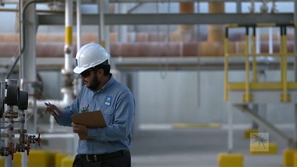 Эр-Рияд сокращает поставки нефти Эр-Рияд сокращает поставки нефти