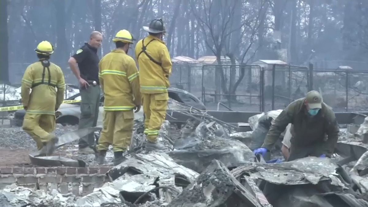 تلاش شبانه‌روزی آتشنشانان برای کنترل آتش‌سوزی بزرگ در ایالت کالیفرنیا