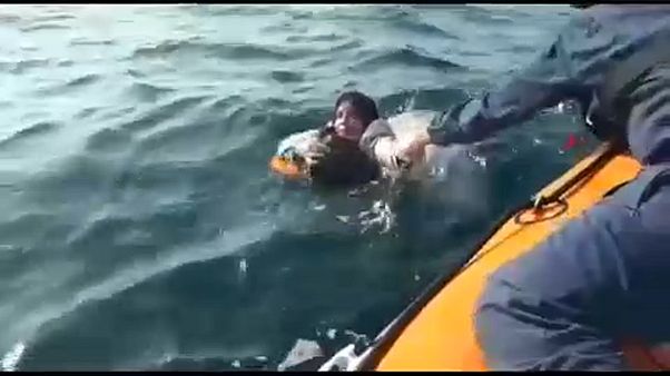 Лодка с мигрантами затонула у берегов Турции Лодка с мигрантами затонула у берегов Турции