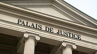 فرنسا تحاكم أمّاً تركت رضيعها في صندوق السيارة لمدة سنتين