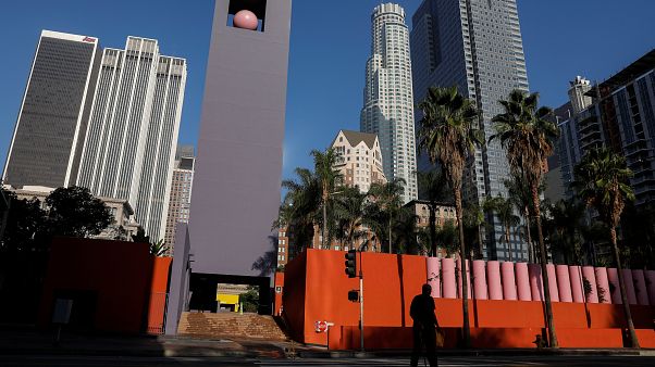السكان الأصليون في لوس أنجلس يزيلون تمثالا لكريستوف كولومبوس السكان الأصليون في لوس أنجلس يزيلون تمثالا لكريستوف كولومبوس