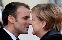 Una anciana confunde a Merkel con la mujer de Macron: "Soy la canciller de Alemania"