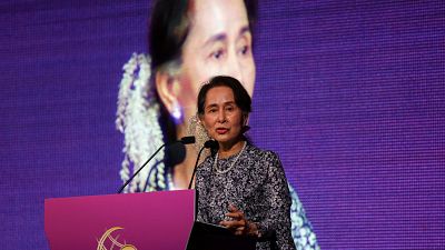 Elvették a mianmari vezetőtől az egyik legrangosabb emberi jogi kitüntetést 