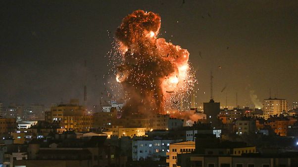 Israel bombardeia televisão do Hamas Israel bombardeia televisão do Hamas