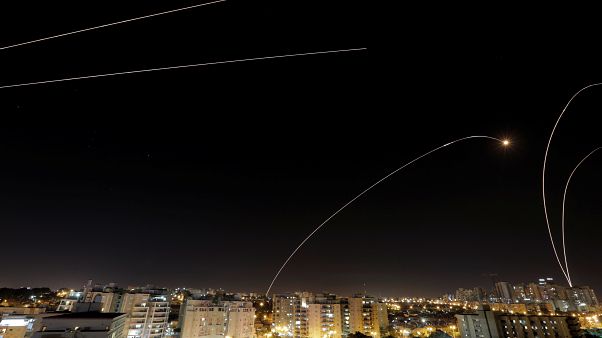 بعد مقتل مدني إسرائيلي وإطلاق 370 صاروخ فلسطيني.. كيف قضى سكان عسقلان ليلتهم؟ بعد مقتل مدني إسرائيلي وإطلاق 370 صاروخ فلسطيني.. كيف قضى سكان عسقلان ليلتهم؟