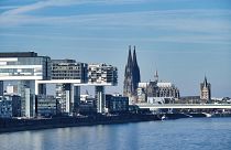 Köln: Tanker mit 1.200 Tonnen Diesel läuft auf Grund