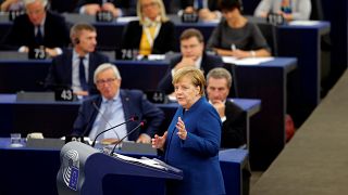 Merkel defiende "un auténtico ejército común" europeo