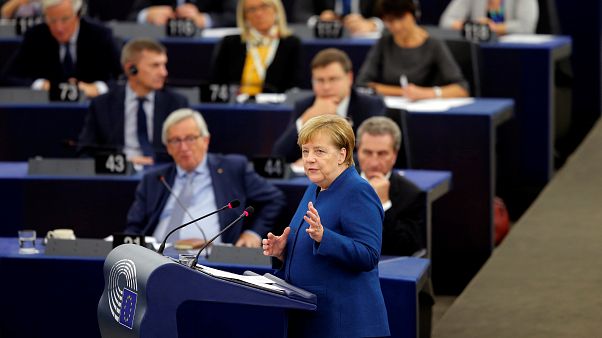 Merkel defiende "un auténtico ejército común" europeo Merkel defiende "un auténtico ejército común" europeo