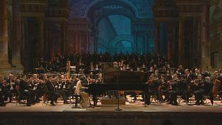 A Bécsi Filharmonikusok békekoncertje Versailles-ban