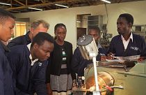 مدرسةٌ رائدةٌ في رواندا لتعليم الشباب أحدث المعارف التقنية اليابانية 