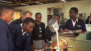 مدرسةٌ رائدةٌ في رواندا لتعليم الشباب أحدث المعارف التقنية اليابانية