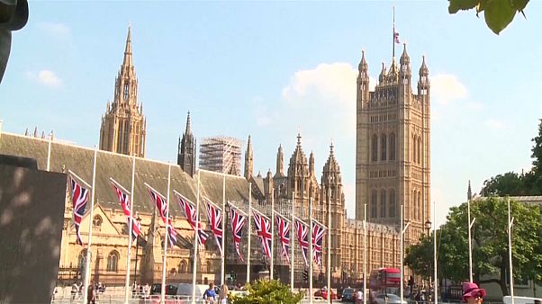 Mays Kabinett soll über Brexit-Entwurf abstimmen Mays Kabinett soll über Brexit-Entwurf abstimmen