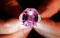 Diamante raro vendido por 44 milhões de euros