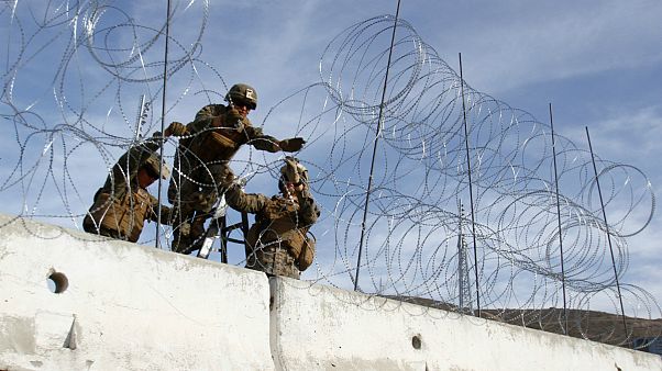 کاروان پناهجویان؛ آمریکا در مرز مکزیک سیم خاردار کشید کاروان پناهجویان؛ آمریکا در مرز مکزیک سیم خاردار کشید
