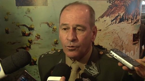 Bolsonaro dá pasta da Defesa a general na reserva Bolsonaro dá pasta da Defesa a general na reserva