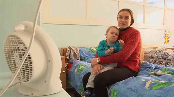Мёрзнущие украинцы просят включить отопление Мёрзнущие украинцы просят включить отопление