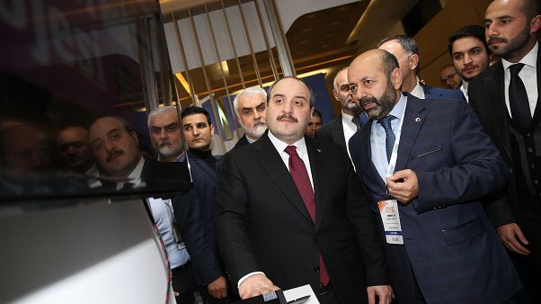 Türkiye'ye dönen bilim insanlarına aylık 24 bin TL burs verilecek Türkiye'ye dönen bilim insanlarına aylık 24 bin TL burs verilecek