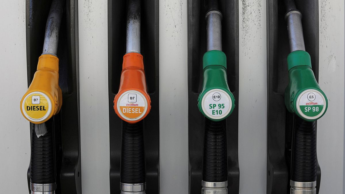 ¿Qué países de Europa tienen los carburantes más caros y más baratos?