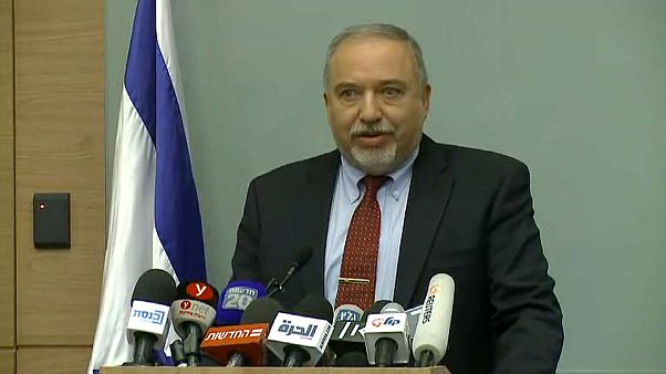 Ministro da Defesa de Israel demite-se Ministro da Defesa de Israel demite-se