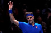 Federer vence a Thiem y apunta a las semifinales de la Copa de Maestros