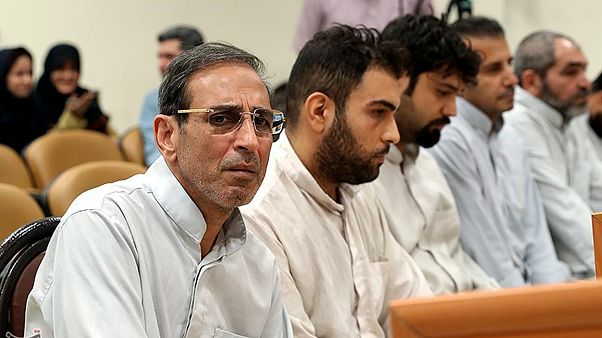 وحيد مظلومين (أقصى اليسار) وحيد مظلومين (أقصى اليسار)