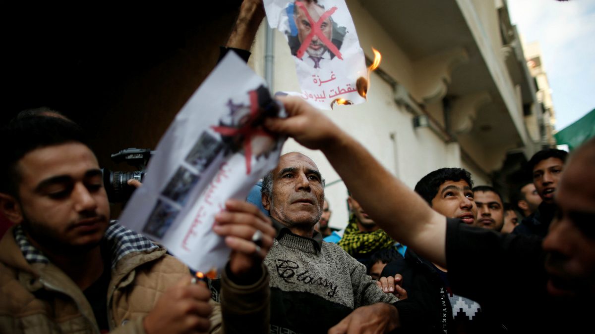 خوشحالی فلسطینیان از استعفای وزیر دفاع اسرائیل پس از برقراری آتش بس در غزه