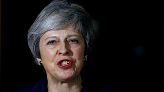 Planos de Chequers: Theresa May à beira do precipício