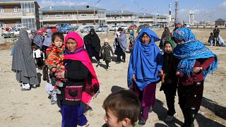 آلاف يهربون بعد هجوم طالبان على منطقتين في أفغانستان