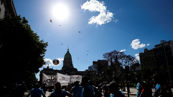 Protesta multitudinaria contra el presupuesto argentino Protesta multitudinaria contra el presupuesto argentino