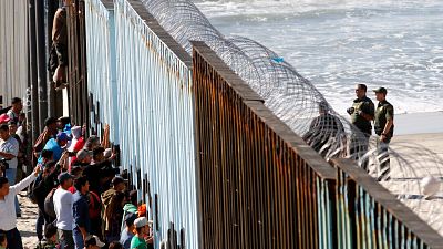 Az amerikai határra értek a hondurasi migránsok