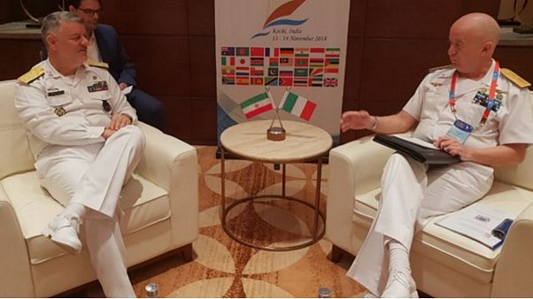 دیدار فرماندهان نیروی دریایی ایران و ایتالیا (عکس از فارس) دیدار فرماندهان نیروی دریایی ایران و ایتالیا (عکس از فارس)