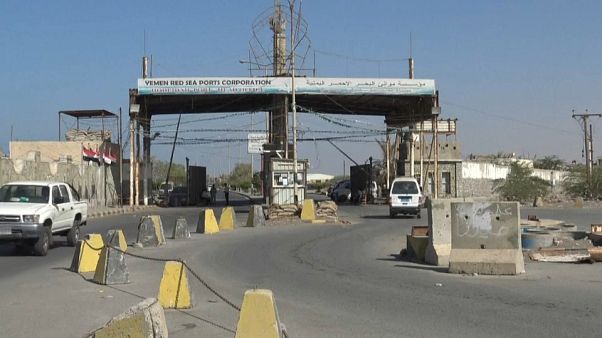 Suudi Arabistan Yemen'in Hudeyde şehrindeki operasyonlarını durdurdu Suudi Arabistan Yemen'in Hudeyde şehrindeki operasyonlarını durdurdu