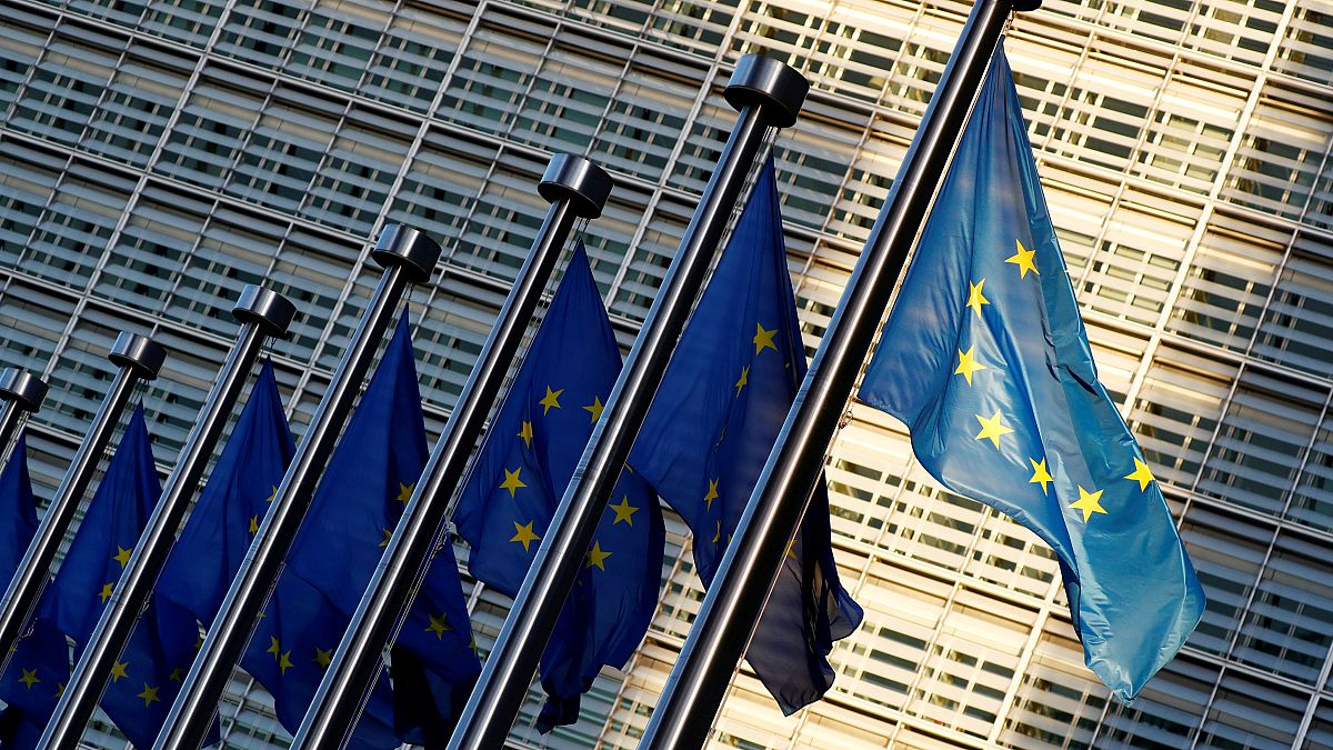 Флаги ЕС у здания Еврокомиссии в Брюсселе