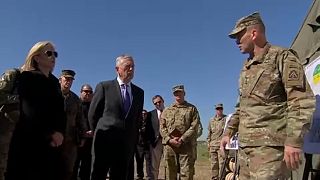 Mattis visita a las tropas desplegadas en la frontera