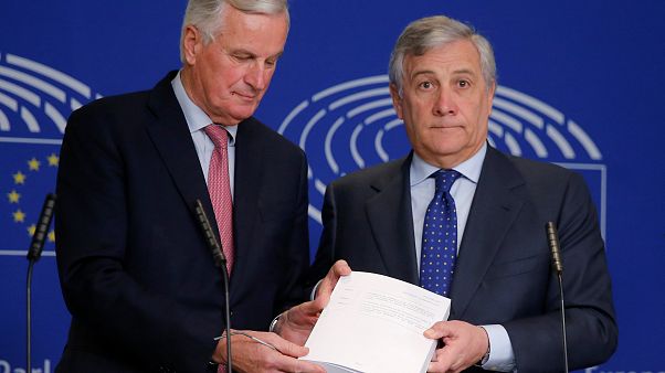 Brexit: caos a Londra, Bruxelles mantiene la calma Brexit: caos a Londra, Bruxelles mantiene la calma